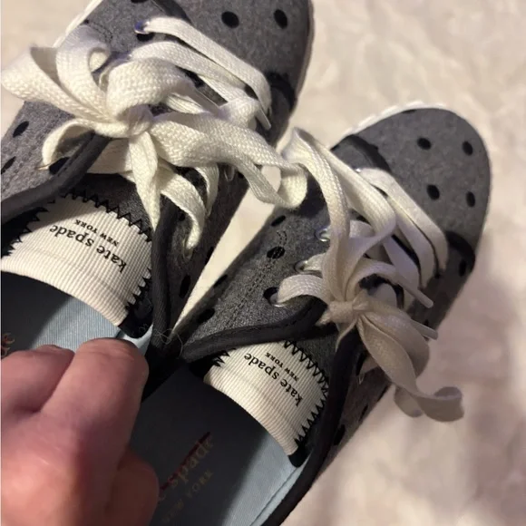 Kids Gray Polka Dot Sneaker sze 8 - Picture 7 of 8